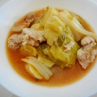 鶏肉と白菜とさつま芋のミソスープ